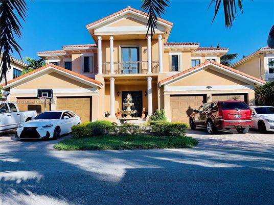 Attached, Exterior, Facade, Mediterranean