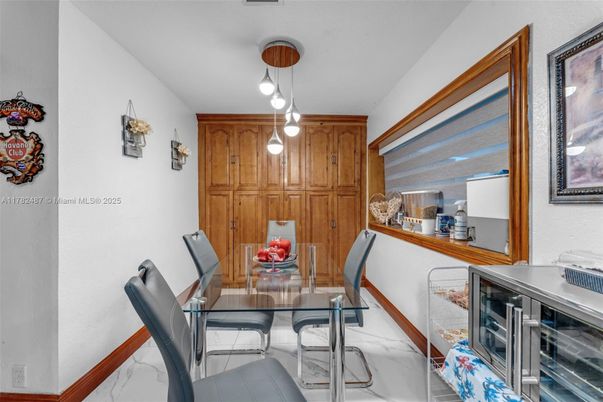 Dining room, Interior, Marble, Pendant Lights