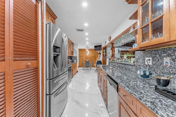 Dining room, Interior, Kitchen, Marble, Recessed Lighting, Stainless Steel Appliances
