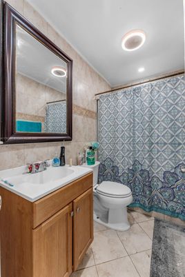 Bathroom, Interior, Recessed Lighting