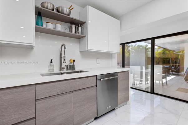 Dining room, Interior, Kitchen, Recessed Lighting, Stainless Steel Appliances