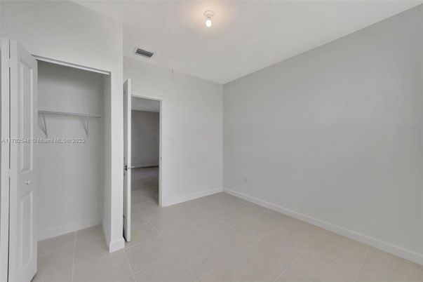 Empty room, Interior, Walk-in Closets