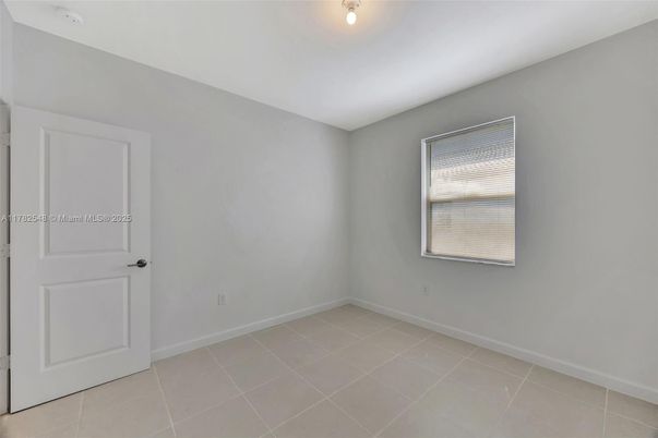Empty room, Interior