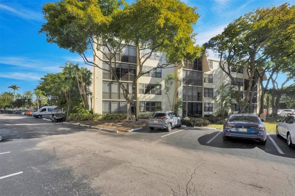 Exterior, Facade, Condo Building