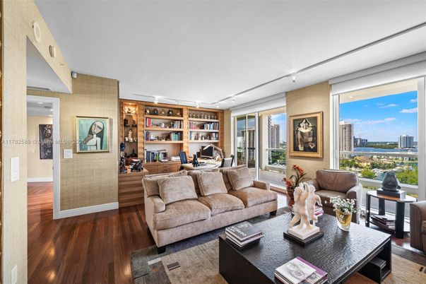 Interior, Living room, Recessed Lighting, Water, Wood Texture Flooring