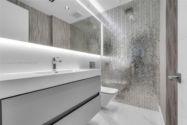 Bathroom, Interior, Recessed Lighting