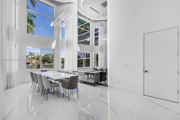 Chandelier, Dining room, Interior, Marble, Pendant Lights