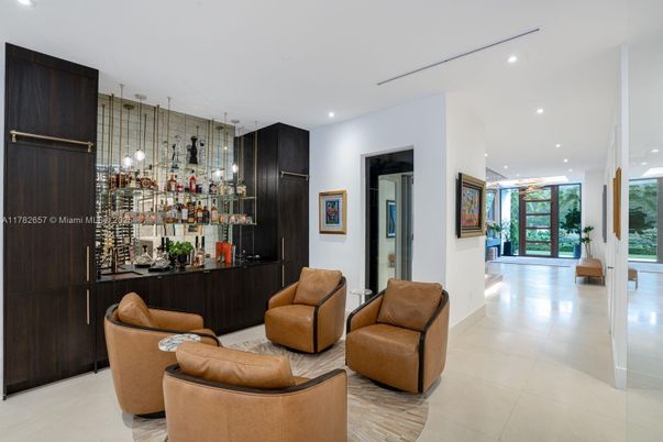 Interior, Living room, Pendant Lights, Recessed Lighting, Wine Storage