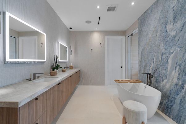Bathroom, Dual Sink Vanities, Free Standing Baths, Interior, Recessed Lighting