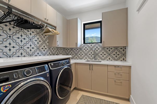 Interior, Washer