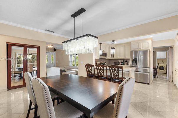 Chandelier, Dining room, Interior, Kitchen, Pendant Lights, Stainless Steel Appliances