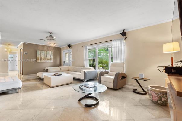 Chandelier, Interior, Living room