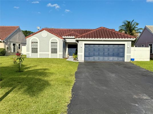 Attached, Exterior, Facade, Spanish Mediterranean