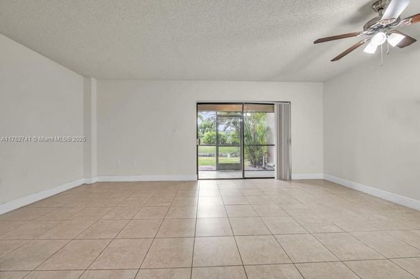 Empty room, Interior