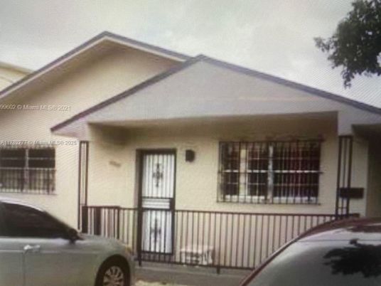 Exterior, Facade, None
