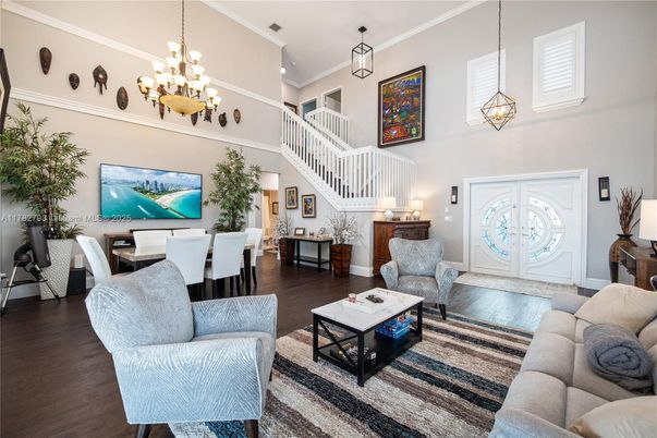 Chandelier, Dining room, Interior, Living room, Pendant Lights, Wood Texture Flooring