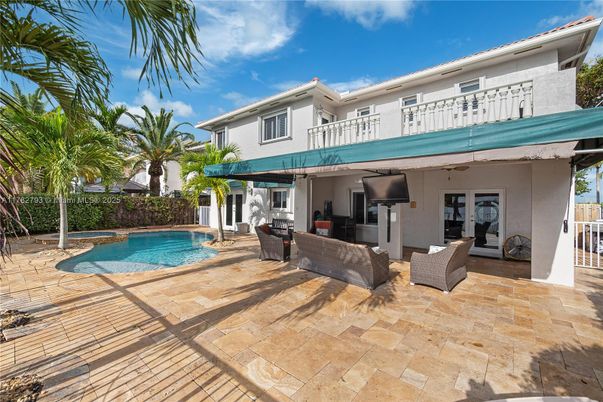Exterior, Pool