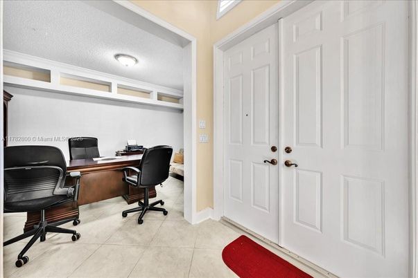 Home Office, Interior