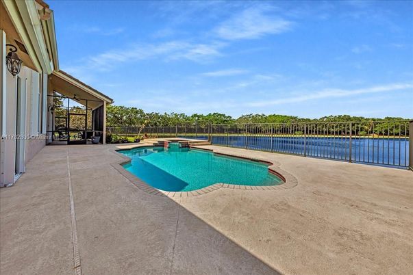 Exterior, Pool, Water