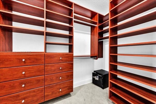 Interior, Walk-in Closets