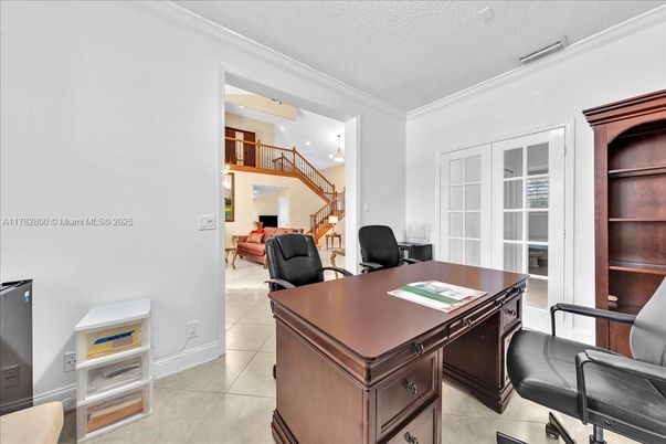 Home Office, Interior