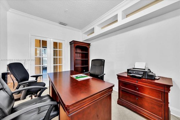 Home Office, Interior