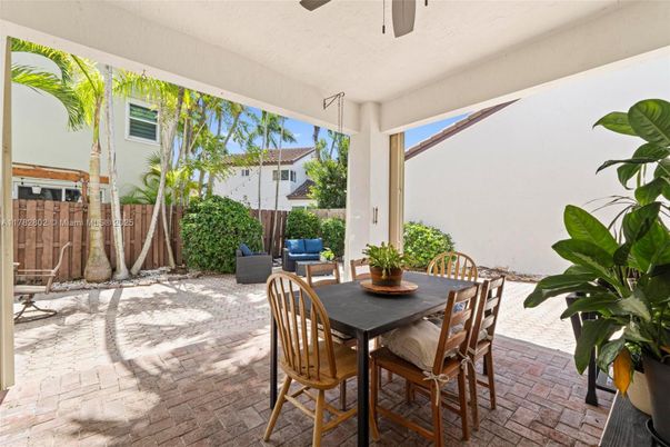 Dining room, Exterior