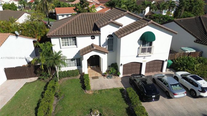 Attached, Exterior, Facade, Mediterranean