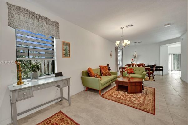 Chandelier, Dining room, Interior, Living room