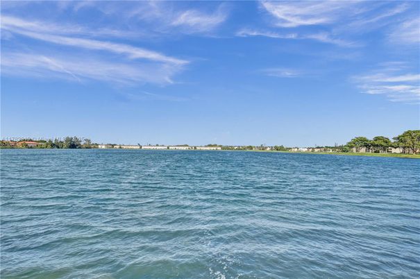 Exterior, Lake