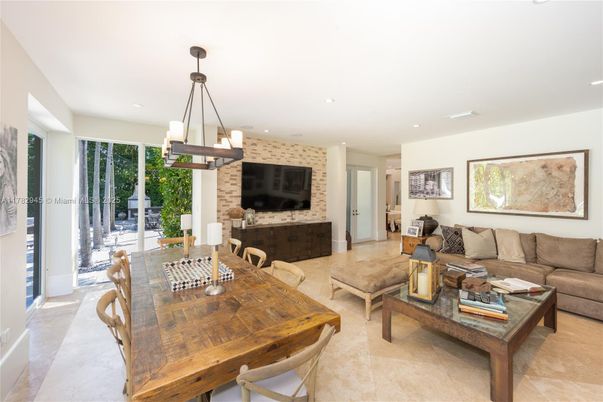 Dining room, Interior, Living room, Pendant Lights, Recessed Lighting