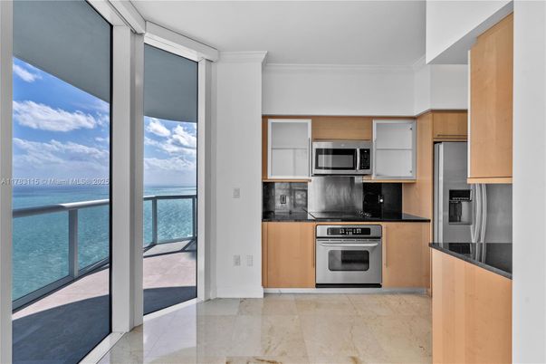 Interior, Kitchen, Stainless Steel Appliances, Water