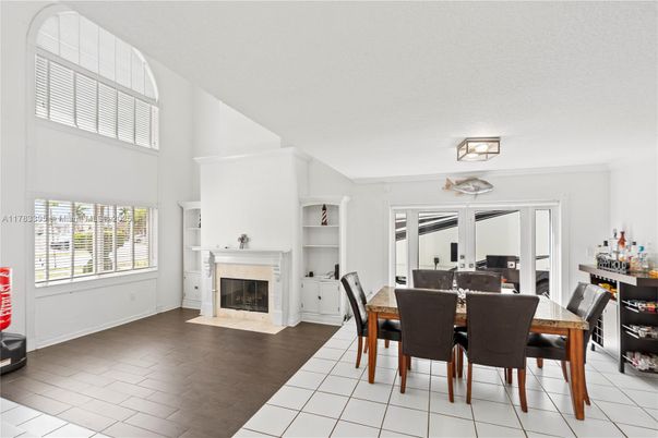 Dining room, Fireplace, Interior