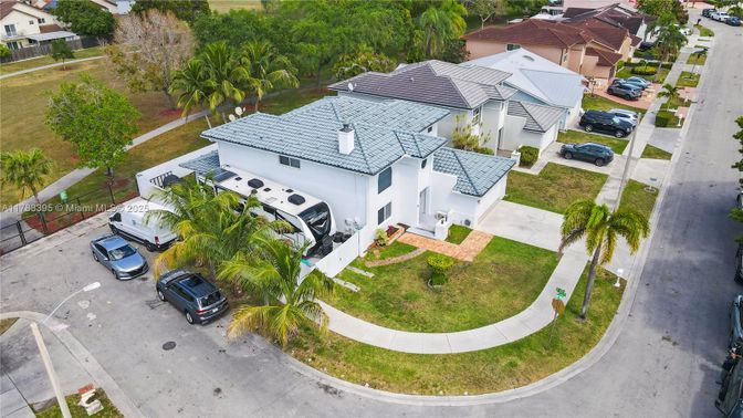 Exterior, Drone