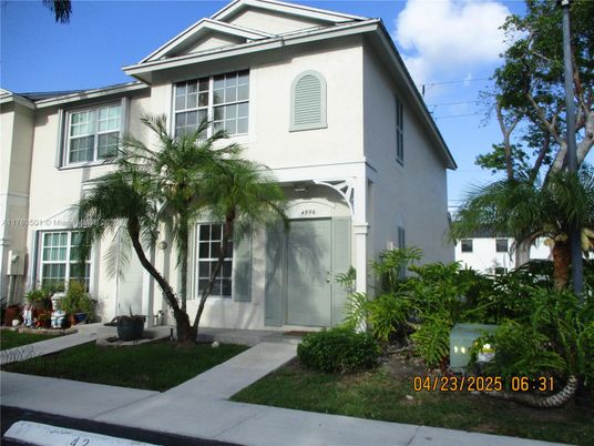 Exterior, Facade, Mediterranean