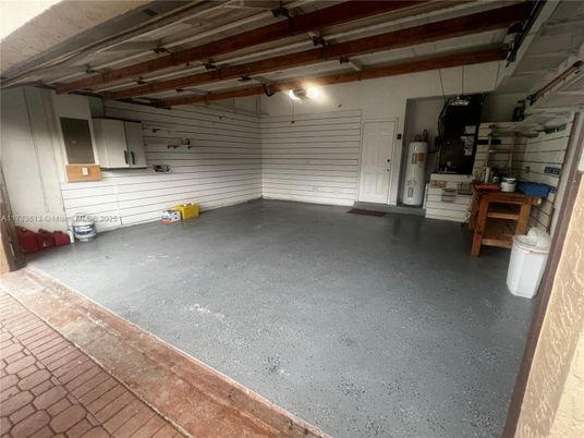 Garage, Interior, Wooden Beams