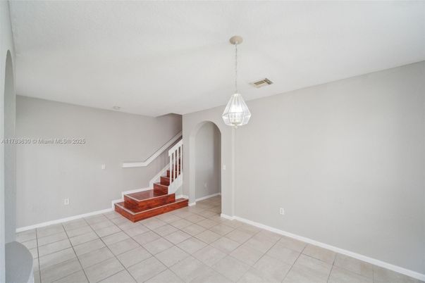 Empty room, Interior, Pendant Lights