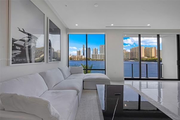 Interior, Living room, Recessed Lighting, Water