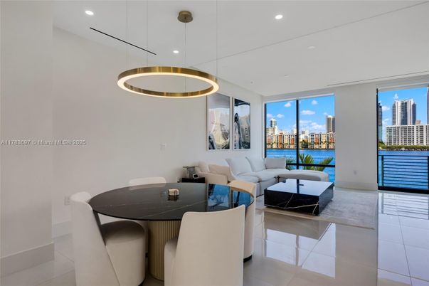 Dining room, Interior, Living room, Pendant Lights, Recessed Lighting, Water