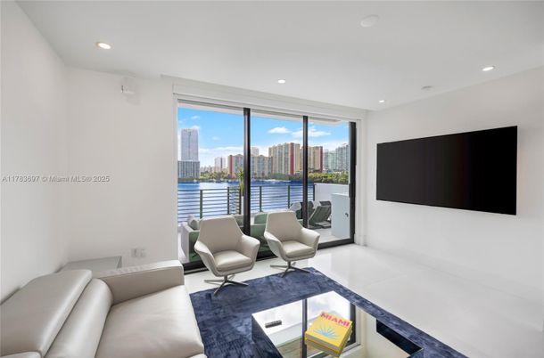 Interior, Living room, Recessed Lighting, Water