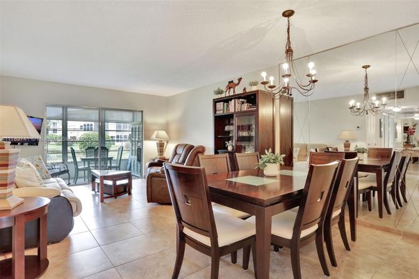 Chandelier, Dining room, Interior, Living room