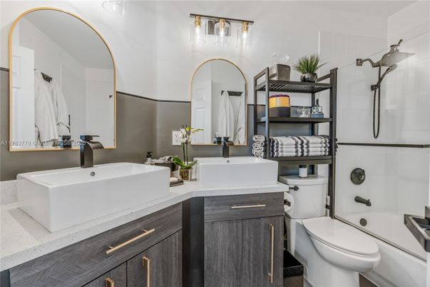 Bathroom, Dual Sink Vanities, Interior