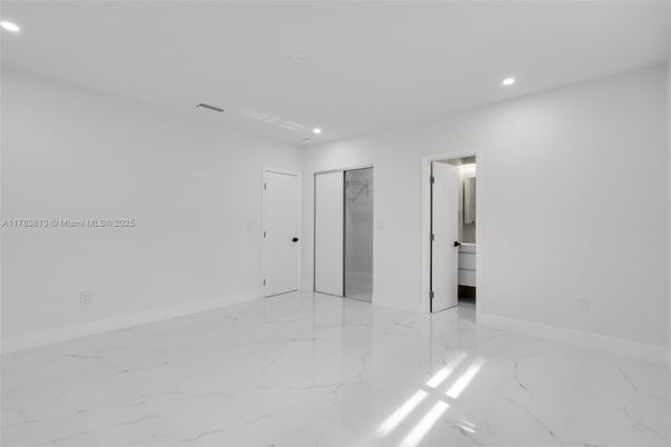 Empty room, Interior, Marble, Recessed Lighting