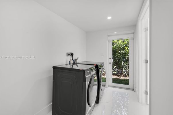 Empty room, Interior, Marble, Recessed Lighting