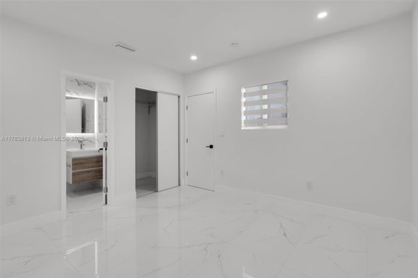 Bathroom, Empty room, Interior, Marble, Recessed Lighting
