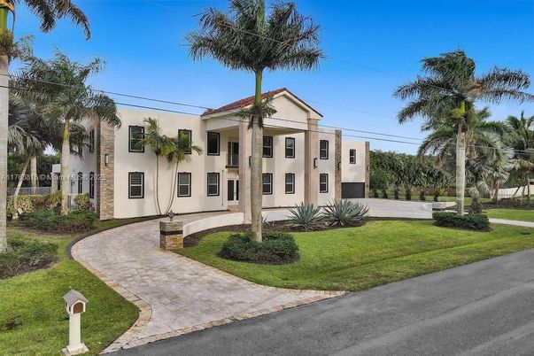Backyard, Exterior, Facade, Spanish Mediterranean