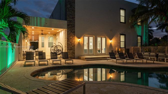 Exterior, Pool