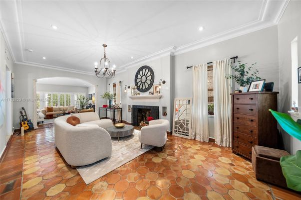 Chandelier, Fireplace, Interior, Living room, Recessed Lighting