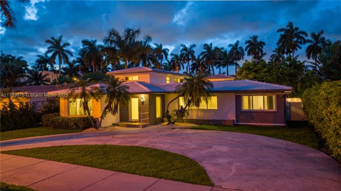 Backyard, Exterior, Facade, Mediterranean