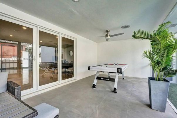 Game Room, Interior